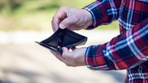 18,2% της αγοραστικής του δύναμης έχει χάσει ο Έλληνας από το 2000