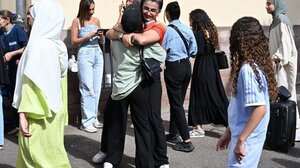 Αποβολή για δεκάδες μαθήτριες που εμφανίστηκαν με μουσουλμανική ενδυμασία στο σχολείο