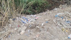 Καθάρισαν το ρέμα... ασυνείδητοι το ξαναγέμισαν με μπάζα!