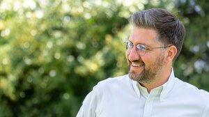 Το προεκλογικό σποτ του Μενέλαου Μποκέα: «Μαζί συνεχίζουμε. Καθαρά, Δυνατά, Ψηλά!»