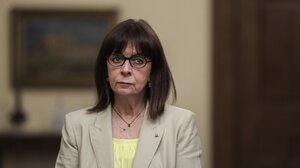 Σακελλαροπούλου: «Τα συλλυπητήρια μου προς τις οικογένειές των μελών της αποστολής στη Λιβύη»