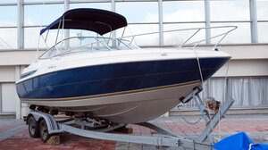 Aγροτικό όχημα έσερνε βάρκα με "επιβάτη" ένα σκύλο ... και εξετράπη