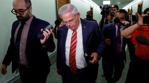 Αποκαλύψεις: Η σύζυγος του Μπομπ Μενέντεζ προκάλεσε θανατηφόρο τροχαίο με πεζό το 2018