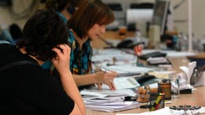 Αυξήσεις στο Δημόσιο ένας ή και δύο μισθοί τον χρόνο για όλους 