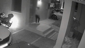 Παρέα ανηλίκων έχει κάνει άνω - κάτω μια γειτονιά