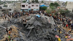 Ισραήλ: Μια νεαρή γυναίκα ικετεύει να μην ξεχαστεί η οικογένειά της που αγνοείται μετά την επίθεση της Χαμάς στο κιμπούτς Νιρ Οζ	