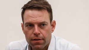 Αποπομπή Άδωνι ζητά ο Στέφανος Κασσελάκης