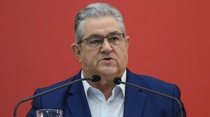 Εγχείρηση στη σπονδυλική στήλη για τον Δημήτρη Κουτσούμπα