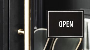 Αυτό είναι το εορταστικό πρόγραμμα των καταστημάτων στον Δήμο Φαιστού