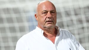 Μπέος: "Μας γέμισε κοντέινερ η Μακρή - Για την Αφρική θα ήταν καλή!"