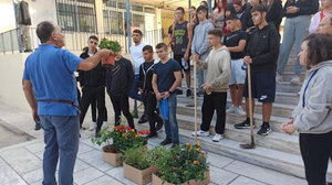 Γεωπονικές παρεμβάσεις σε σχολεία - "Πράσινη" δράση από τα 10ο ΓΕΛ και 6ο ΕΠΑΛ
