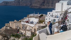 Γάμοι: Η Σαντορίνη στους top προορισμούς 2023 για τους Βρετανούς