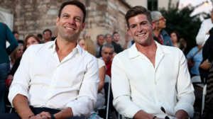 Ο Κασσελάκης παντρεύεται την Πέμπτη τον Τάιλερ στα Χάμπτονς, το ανακοίνωσε στην Πολιτική Γραμματεία του ΣΥΡΙΖΑ