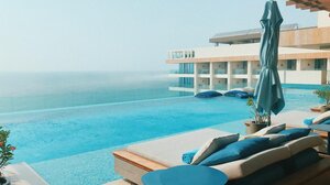 Τουριστικό "φρένο" στην Κρήτη: Ο καύσωνας, οι τιμές και τα άδεια δωμάτια - Ελπίδες για τον Σεπτέμβριο