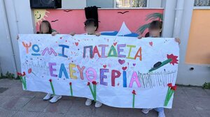 Βιωματική προσέγγιση της επετείου του Πολυτεχνείου στο σχολείο του Βαρύπετρου