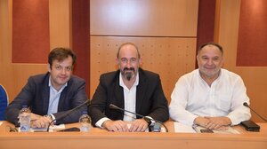 Ο Γιάννης Κουράκης στη συνεδρίαση της ΚΕΔΕ