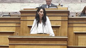 Στη βουλή η αδικία σε βάρος γυναικών από τον νέο κόφτη στις εξετάσεις του ΕΟΠΥΥ