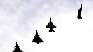 Η ... καθηλωτική διέλευση μαχητικών F16 πάνω από την Κρήτη!