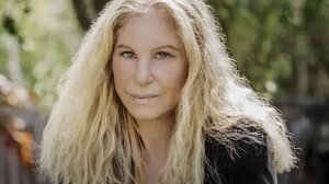 Μπάρμπρα Στρέιζαντ: Καταγγέλλει την άνοδο του αντισημιτισμού και φασισμού στις ΗΠΑ 