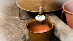 Κακουργηματική δίωξη σε 2 αδέλφια για τους 16 τόνους αδήλωτης ρακής - Ο έλεγχος και η επεισοδιακή διαφυγή