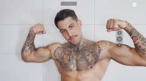 Ο Έλληνας που φωτογραφήθηκε στο ημερολόγιο των Αυστραλών πυροσβεστών