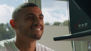 Οι παιδικοί φίλοι απ' το Ηράκλειο και η συγκίνηση του Γιακουμάκη για τη σπουδαία διάκριση