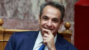 Μητσοτάκης προς ΣΥΡΙΖΑ: Κινδυνεύετε να γίνετε κόμμα Black Friday