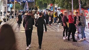 Κορυφώνεται η εορταστική αγοραστική κίνηση - Τζίρο πάνω από 4 δισ. ευρώ τον Δεκέμβριο προσδοκούν οι έμποροι