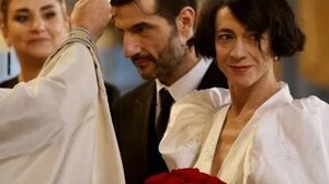 Το ανατρεπτικό μπλε φόρεμα της Τοπαλίδου στην δεξίωση του γάμου της με τον Κουρή & η ευχή της Καρύδη