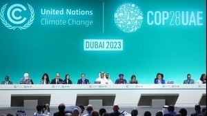 Μπρα-ντε-φερ για τα ορυκτά καύσιμα κατά την τελευταία ημέρα της 28ης διάσκεψης του ΟΗΕ για την κλιματική αλλαγή