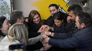 Στην κοινωνική κουζίνα "Ο Άλλος Άνθρωπος" ο Νίκος Ανδρουλάκης