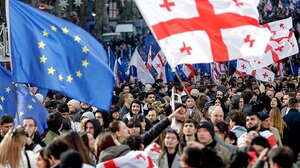 Πανηγυρισμοί στην Τιφλίδα για τη χορήγηση καθεστώτος υποψήφιας ένταξης στη Γεωργία