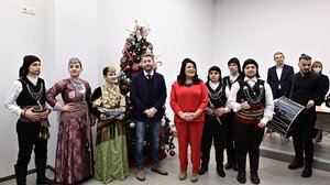 Έψαλλαν τα κάλαντα στον Ανδρουλάκη: Το 2024 έχουμε χρέος να οικοδομήσουμε τη συλλογική μας ευημερία σε πιο γερά θεμέλια