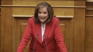 Ο άγνωστος καυγάς της Ζωής Κωνσταντοπούλου με τη Ντόρα Μπακογιάννη στη Βουλή