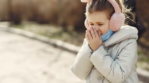Ανησυχία για τον επίμονο βήχα στα παιδιά - Τι πρέπει να γνωρίζουν οι γονείς
