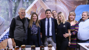 Τιμήθηκε η Περιφέρεια Κρήτης στο 14ο Φεστιβάλ Ελληνικού Μελιού