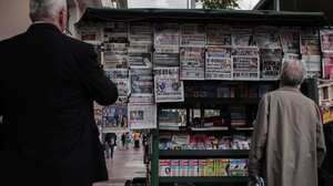 Βελτιώσεις της τελευταίας στιγμής στο φορολογικό νομοσχέδιο: Τι θα γίνει με περίπτερα και ταξί