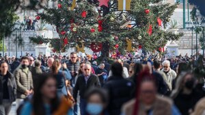 Εμπόριο: Ελπίδες ότι επιδόματα - δώρα και συντάξεις θα ζεστάνουν την παγωμένη αγορά