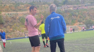 Ο Κασσελάκης έπαιξε ποδόσφαιρο και μετά από 30 λεπτά τραυματίστηκε