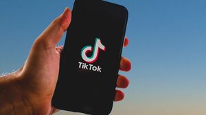TikTok: Σκέψεις για μπλοκάρισμα των φίλτρων ομορφιάς στους εφήβους