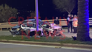 Σφοδρή σύγκρουση δύο ΙΧ στην παραλιακή - Ένας τραυματίας