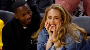 Adele: Επιβεβαίωσε δημόσια ότι εκείνη και ο Ριτς Πολ έχουν αρραβωνιαστεί 