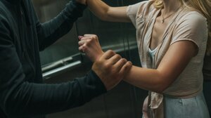 Άγιος Παντελεήμονας: Ανθρωποκυνηγητό για τον «δράκο των ασανσέρ» που επιτέθηκε σε δύο ανήλικες