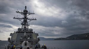 Ερυθρά Θάλασσα: Υπό την προστασία φρεγάτας το SOUNION - Εξετάζεται μεταφορά του σε ασφαλές λιμάνι