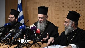 Εκκλησία της Ελλάδος: Είπε όχι για τα ομόφυλα ζευγάρια, αλλά απέρριψε και τις λαοσυνάξεις