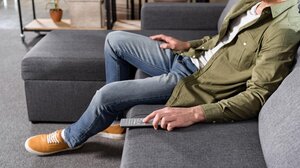 Τον βρήκαν νεκρό στον καναπέ του σπιτιού του