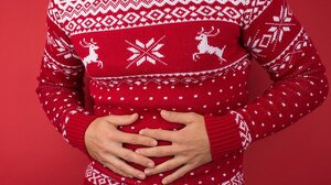 Φυσικοί τρόποι για να καταπολεμήσετε την καούρα μετά το γιορτινό γεύμα