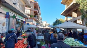 Έρχονται αυξήσεις για τους πάγκους στις λαϊκές αγορές