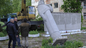 Ουκρανία: Αφαιρέθηκαν όλα τα μνημεία της σοβιετικής εποχής από τη Λβιβ