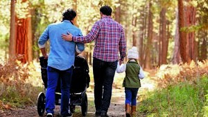 Ομόφυλα ζευγάρια και τεκνοθεσία - 3 ερωτήσεις και απαντήσεις